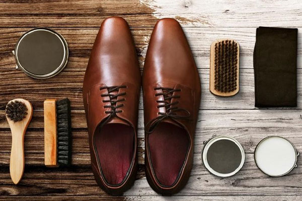 نحوه تمیز کردن اصولی و صحیح کفش های چرم